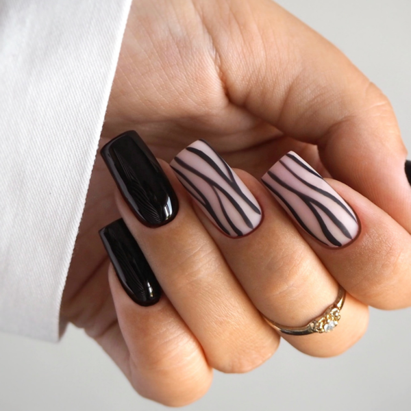UV VARNISH 605 - WOMAN IN BLACK - Image 2